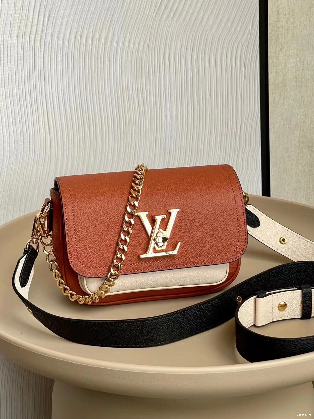 LOUIS TENDER VUITTON LOCKME 0523
